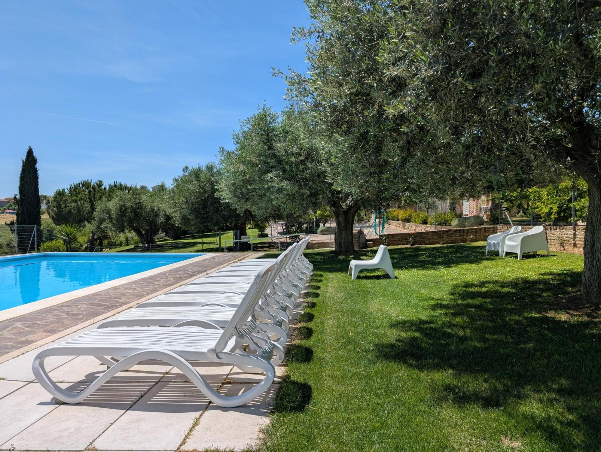 לורטו Agriturismo Case Al Sole מראה חיצוני תמונה