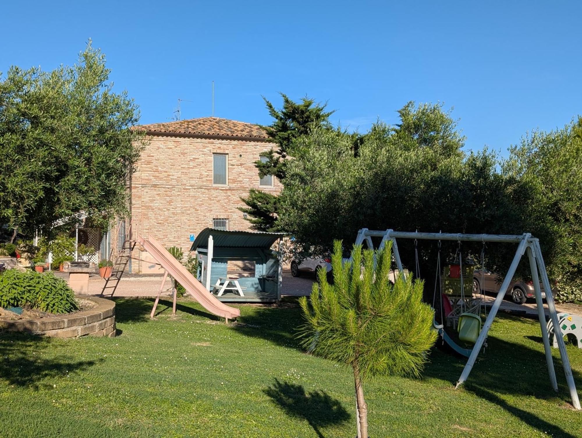 לורטו Agriturismo Case Al Sole מראה חיצוני תמונה