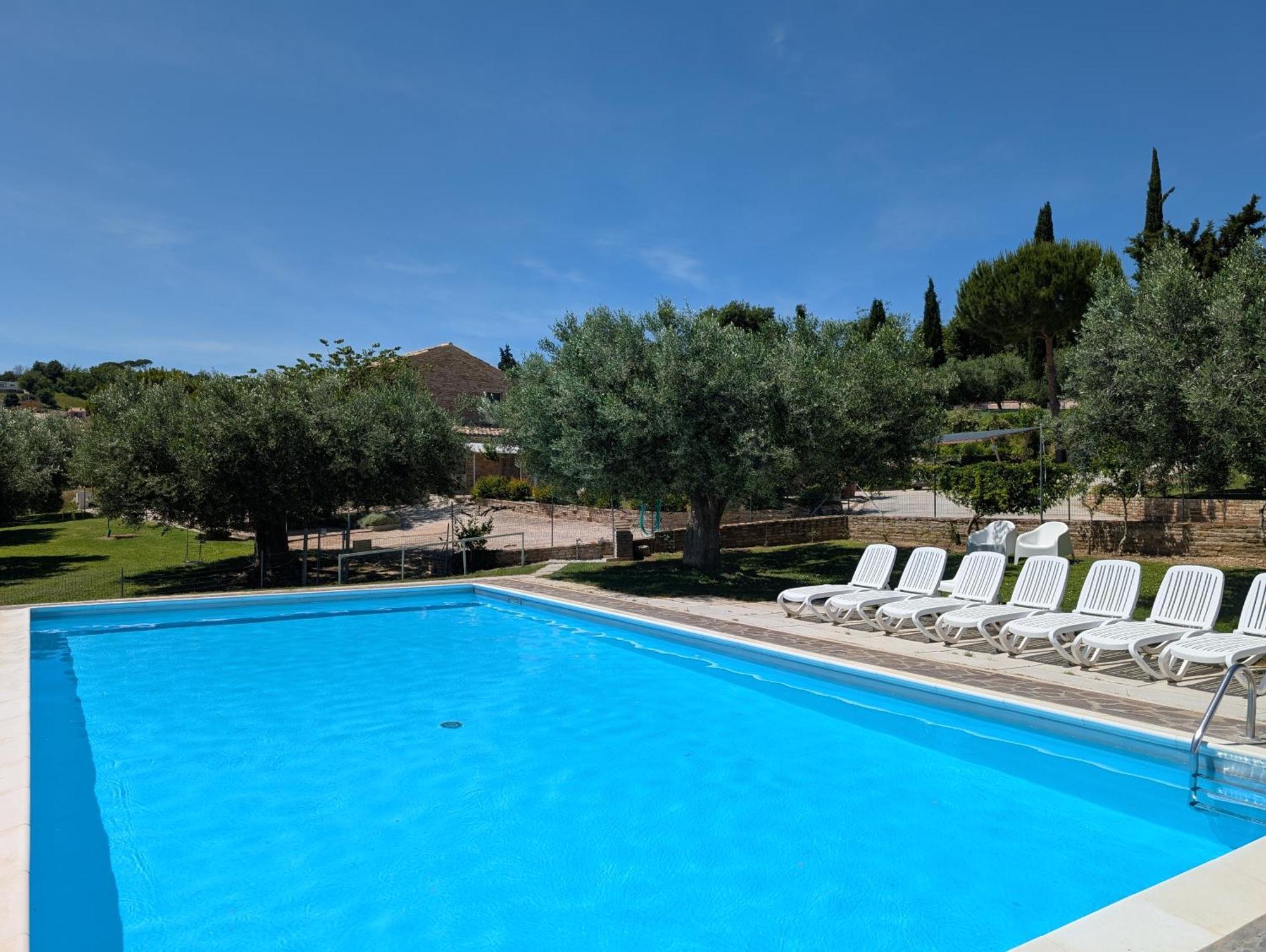 לורטו Agriturismo Case Al Sole מראה חיצוני תמונה