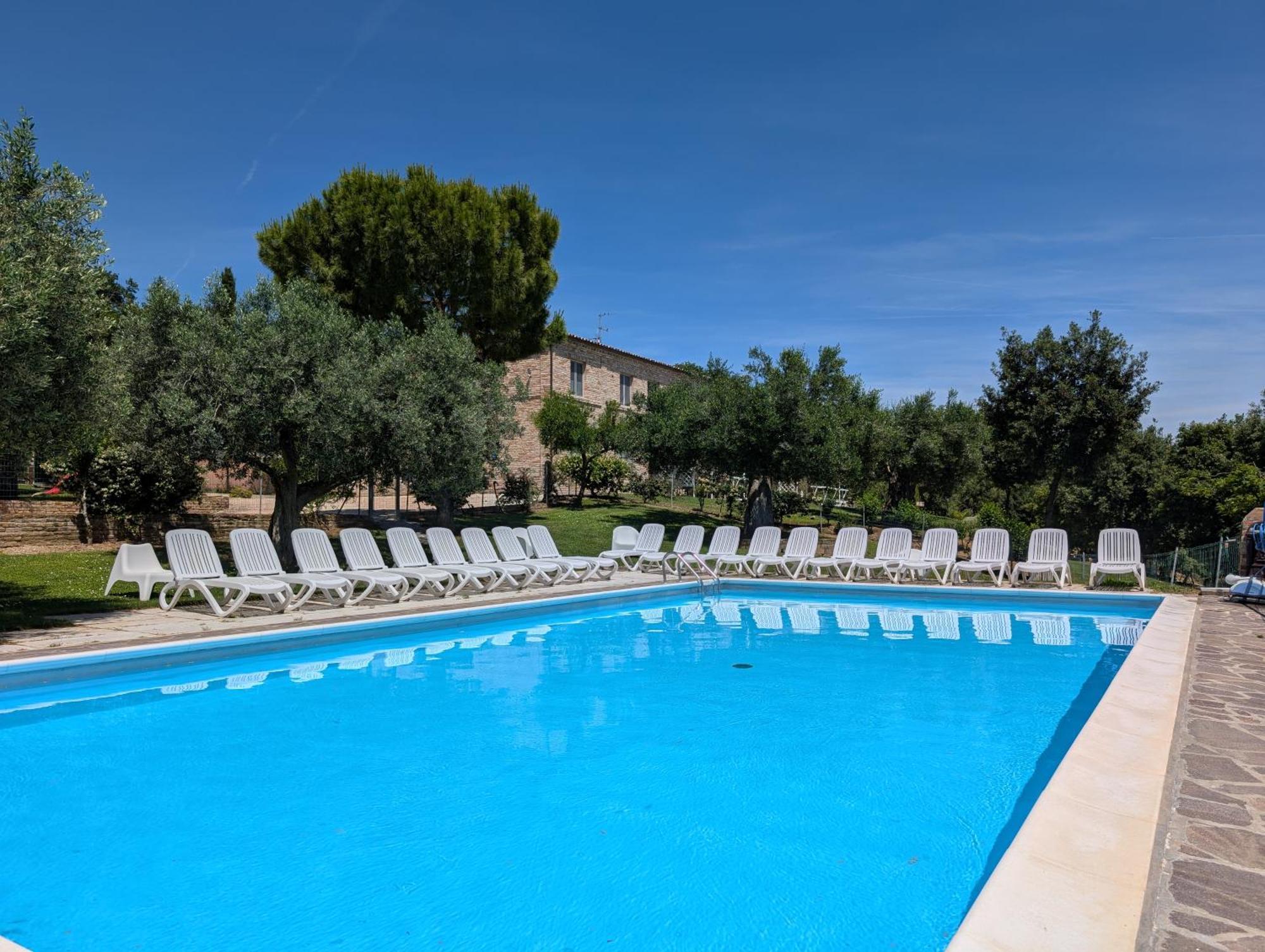 לורטו Agriturismo Case Al Sole מראה חיצוני תמונה